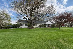 379 Virginia Cir, Wilmington, OH 45177 - Photo 2