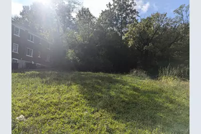 3069 Bracken Woods Lane, Cincinnati, OH 45211 - Photo 2