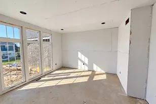 9867 Kensington Ln, Deerfield Township, OH 45040 - Photo 6
