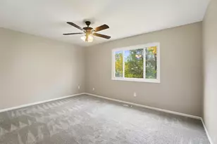 1442 Hazelgrove Dr, Springfield Township, OH 45240 - Photo 16