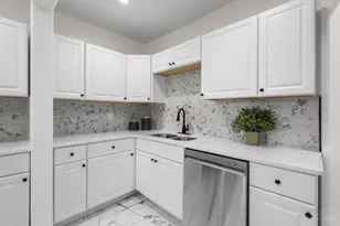 17 Thill St, Cincinnati, OH 45219 - Photo 22