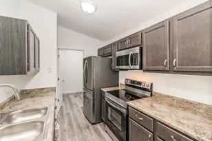 210 Carrington Pl, Loveland, OH 45140 - Photo 6