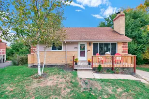 1054 Grayview Ct, Cincinnati, OH 45224 - Photo 2