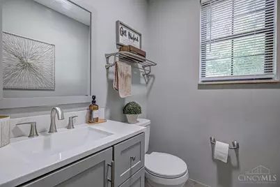 672 Glenway Drive, Hamilton, OH 45013 - Photo 14