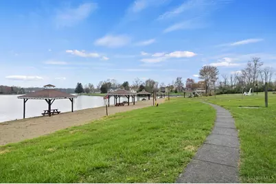 219 Schlitz Dr, Perry Township, OH 45118 - Photo 4