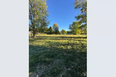 219 Schlitz Dr, Perry Township, OH 45118 - Photo 2