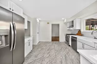 2730 Bristol Hill Ct, Cincinnati, OH 45239 - Photo 8