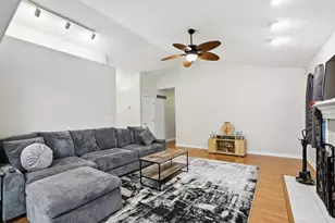 845 Village Green Pkwy, Hamilton Township, OH 45039 - Photo 8