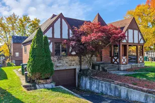 3239 Pickbury Dr, Cincinnati, OH 45211 - Photo 2