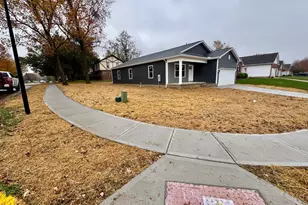 1351 Mayfair Dr, Wilmington, OH 45177 - Photo 2