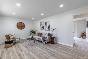 1747 Summithills Dr, Anderson Township, OH 45255 - Photo 2