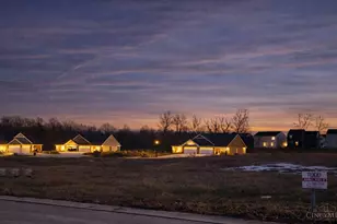 5017 Waterford Ln, Middletown, OH 45042 - Photo 2