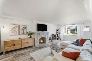 7829 Sunfield Dr, Cincinnati, OH 45237 - Photo 2