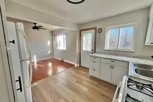 1116 Madeleine Cir, Springfield Township, OH 45231 - Photo 4