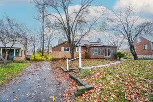 6728 Sandalwood Ln, Springfield Township, OH 45224 - Photo 2