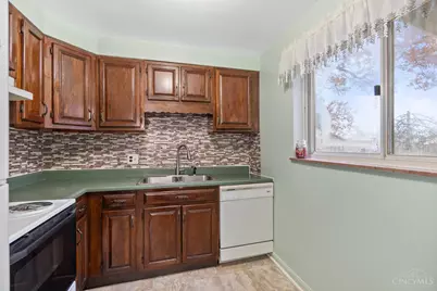 1052 Vacationland Drive, Springfield Township, OH 45231 - Photo 14