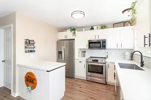 25656 Hearthstone Dr, Saint Leon, IN 47012 - Photo 4