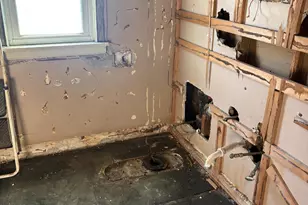 2327 Losantiville Ave, Golf Manor, OH 45237 - Photo 6