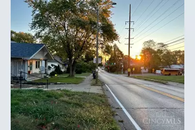 131 W Siebenthaler Avenue, Harrison Twp, OH 45405 - Photo 4