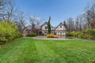 335 Ashley Ln, Wyoming, OH 45215 - Photo 2