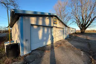 17 S Nixon Ave, Peebles, OH 45660 - Photo 2