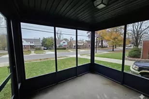 6024 Sunridge Dr, Cincinnati, OH 45224 - Photo 4