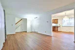 1101 Meadowind Ct, Springfield Township, OH 45231 - Photo 6