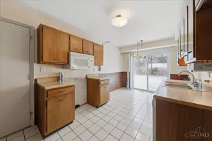 11740 Van Camp Ln, Springdale, OH 45246 - Photo 12