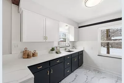 7018 Bramble Avenue, Columbia Township, OH 45227 - Photo 8