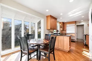 22 Woodcreek Dr, Blue Ash, OH 45241 - Photo 10