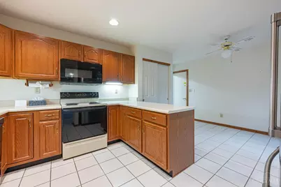 19 Hathaway Commons Drive, Lebanon, OH 45036 - Photo 2