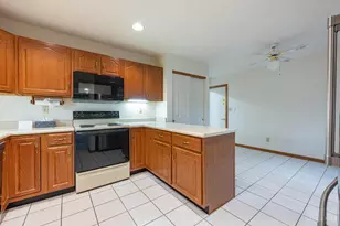 19 Hathaway Commons Dr, Lebanon, OH 45036 - Photo 2