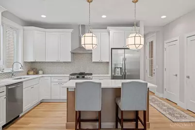 3121 Hackberry Street, Cincinnati, OH 45207 - Photo 2