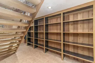 559 Asbury Rd, Anderson Township, OH 45255 - Photo 34