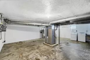 6145 Sunridge Dr, Cincinnati, OH 45224 - Photo 40