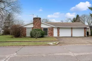 1379 Honeysuckle Dr, Fairborn, OH 45324 - Photo 2