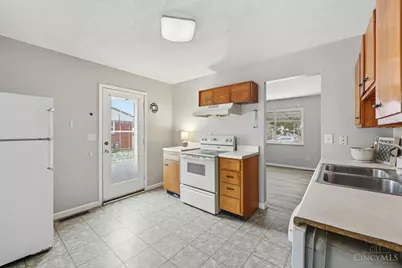 619 Charwood Drive, Union Township, OH 45244 - Photo 10