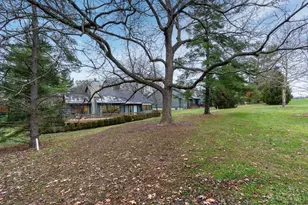 16 Woodcreek Dr, Blue Ash, OH 45241 - Photo 4