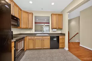 808 Town Scapes Ct, Miami Township, OH 45140 - Photo 8