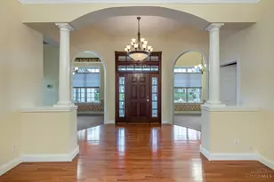 914 Hickory Trail Dr, Wilmington, OH 45177 - Photo 2