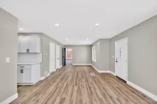 2033 Sundale Ave, Cincinnati, OH 45239 - Photo 6