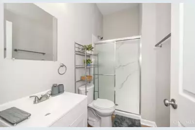 887 Lexington Avenue, Cincinnati, OH 45229 - Photo 12