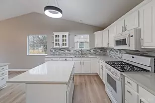 11570 Rose Ln, Springdale, OH 45246 - Photo 4