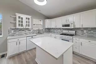 11570 Rose Ln, Springdale, OH 45246 - Photo 6