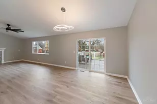 11570 Rose Ln, Springdale, OH 45246 - Photo 8