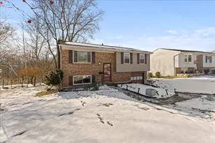 2267 Magdalena Dr, Springfield Township, OH 45231 - Photo 2