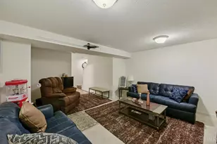 7970 Valley Crossing Dr, Colerain Township, OH 45247 - Photo 34