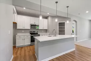 1061 Olivewood Ave, Batavia, OH 45103 - Photo 2