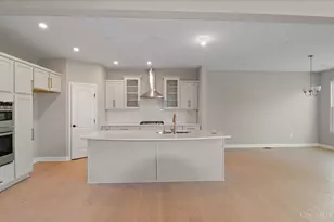 5225 Ivy Rose Ln, Green Township, OH 45247 - Photo 4