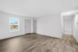 437 Crossbow Dr, Hamilton Township, OH 45039 - Photo 4